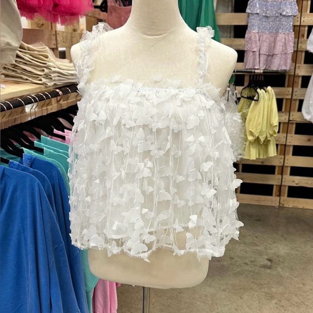 3 D white top
